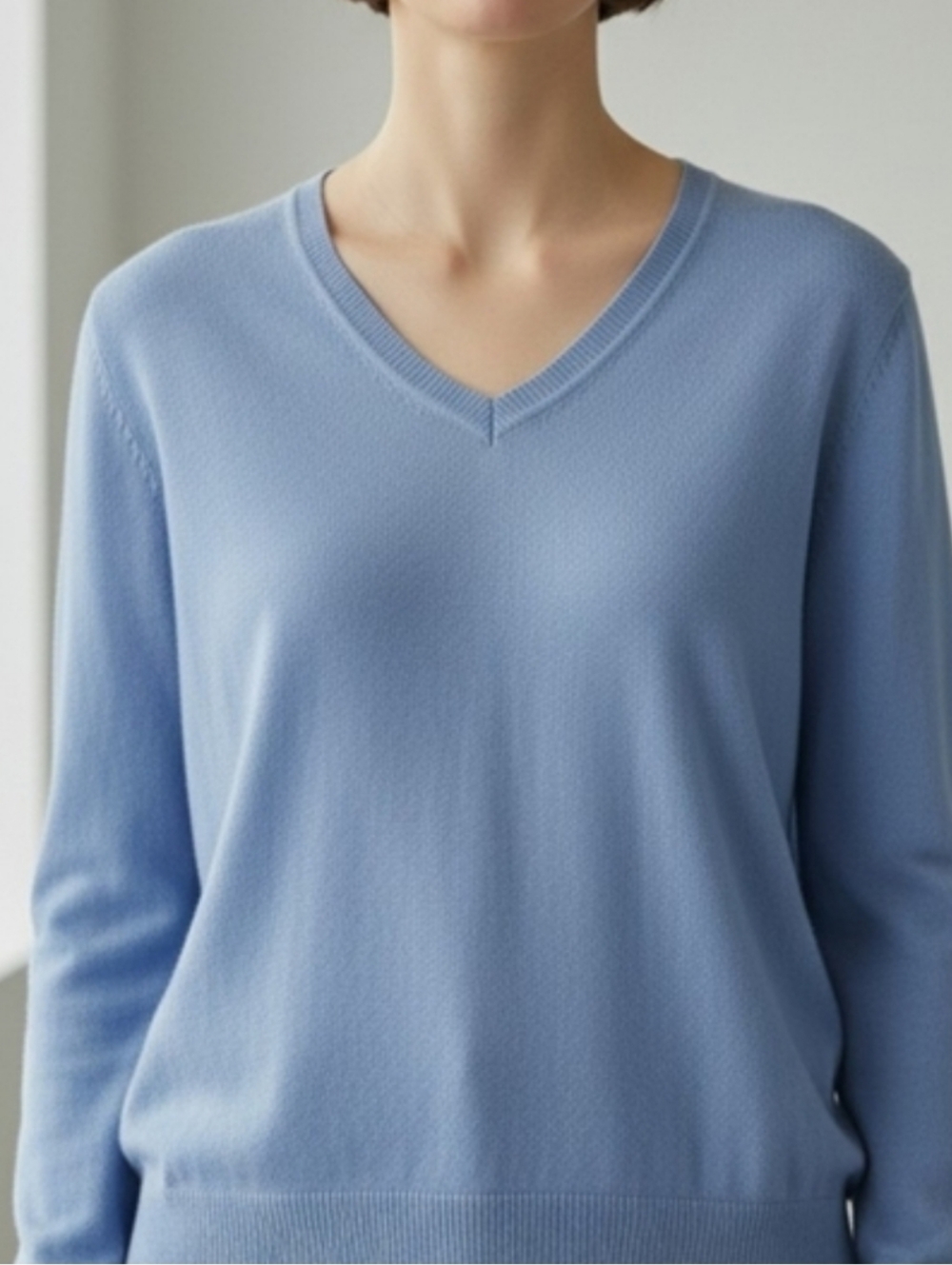 Cashmere Women's V-Neck Sweater in Blue